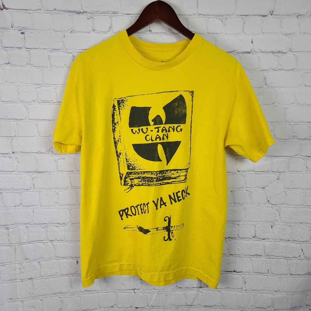 Wu-Tang  Protect Ya Neck.  Men's Sz M.  Yellow and black.